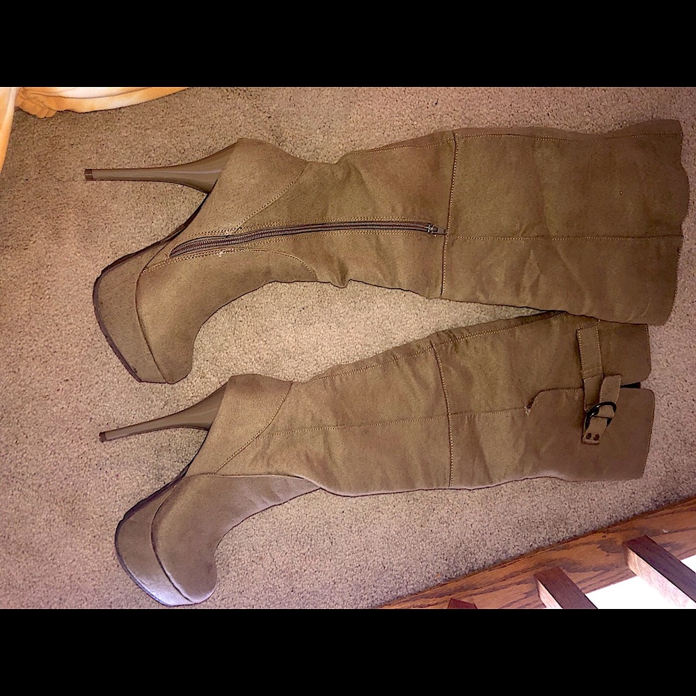 Over the knee taupe boots faux fur lined